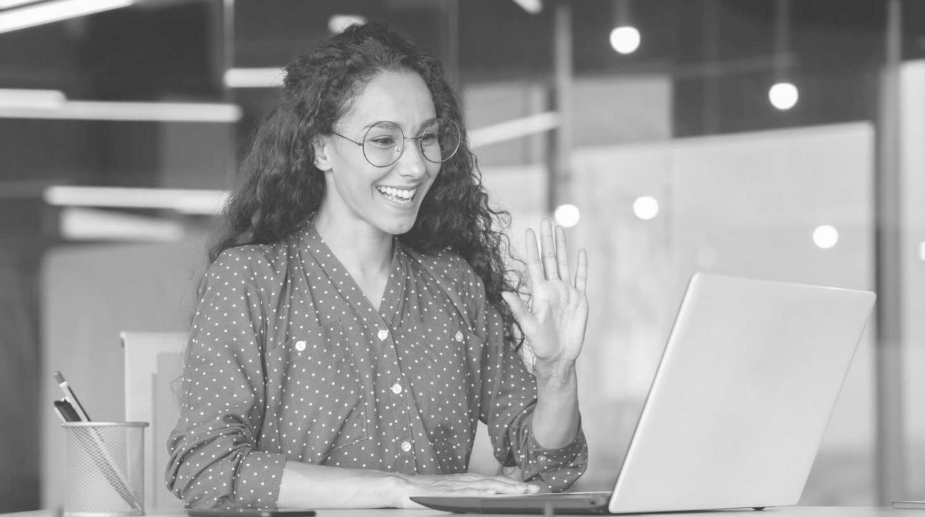 Equipo de Syneriqtova trabajando en análisis financiero para empresas